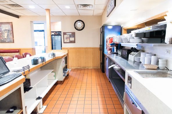400 W South St, Plano, IL 60545